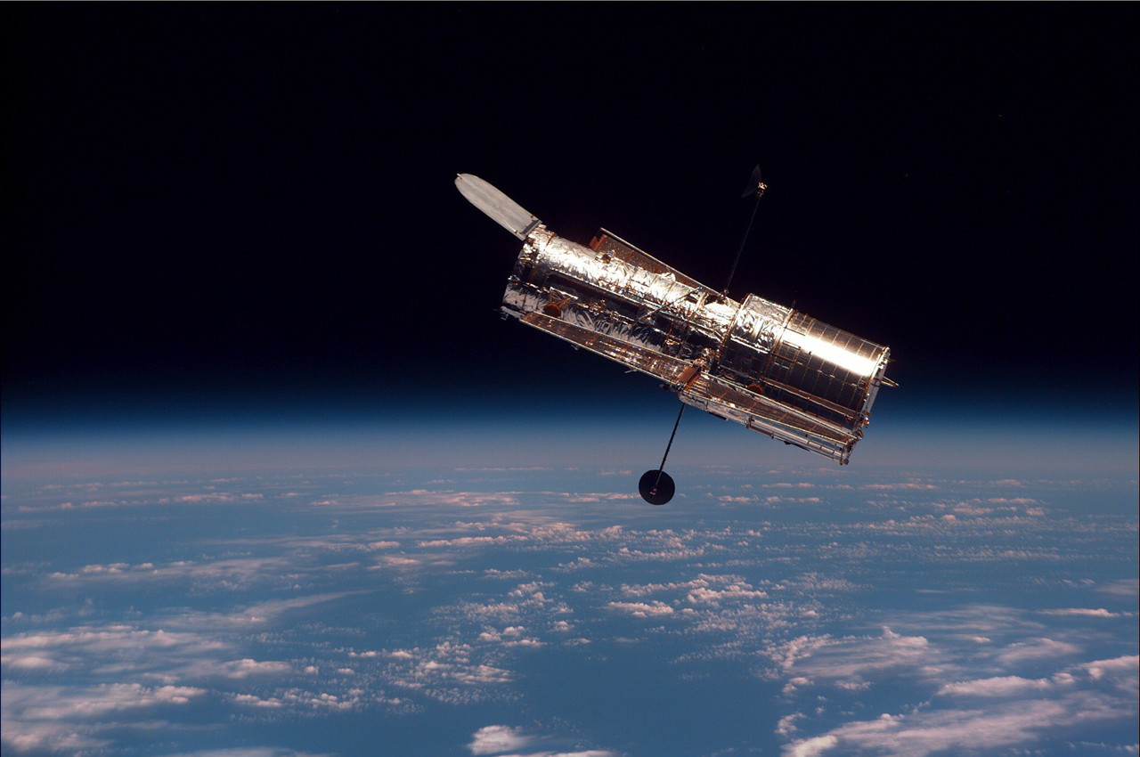 NASA Explores Potential Commercial Servicing for Hubble Telescope